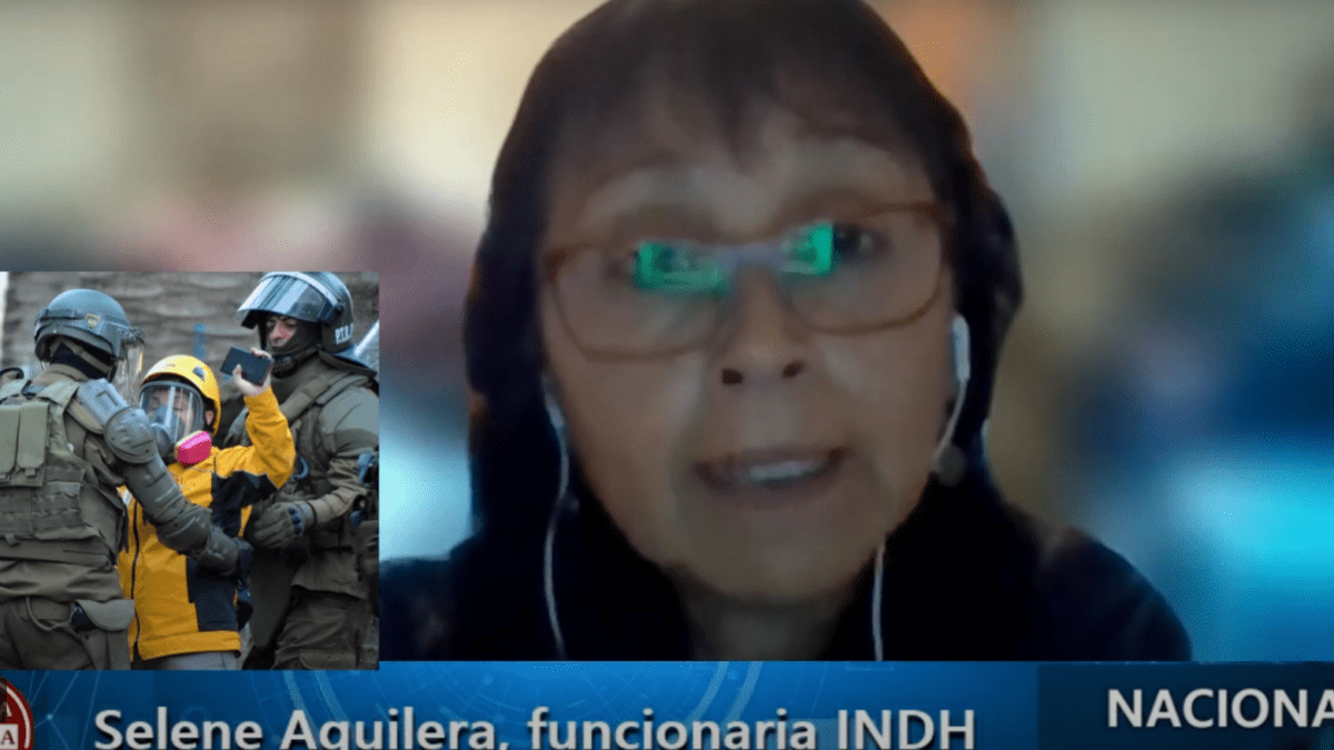 Selene Aguilera, funcionaria del INDH, atacada por carabineros durante manifestaciones en Plaza Dignidad