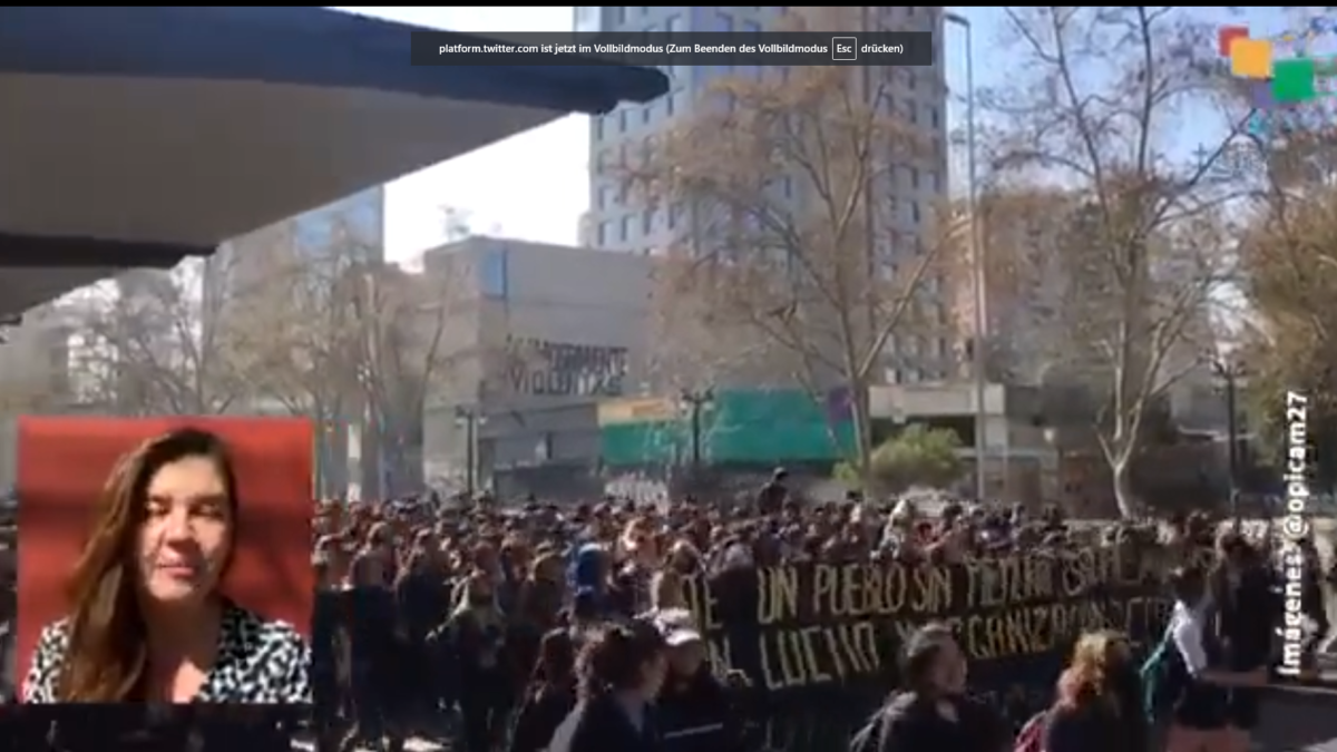 Estudiantes marchan por la Alameda, en Santiago de Chile