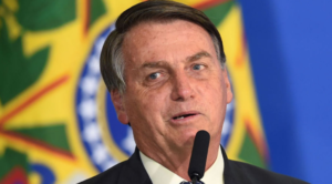 El presidente brasileño Jair Bolsonaro está abajo pero no necesariamente fuera. Foto: Handout