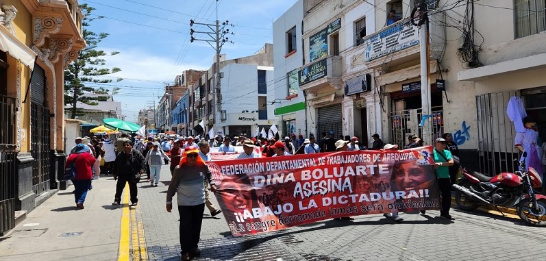 Cientos de peruanos retoman las protestas en Puno contra Dina Boluarte