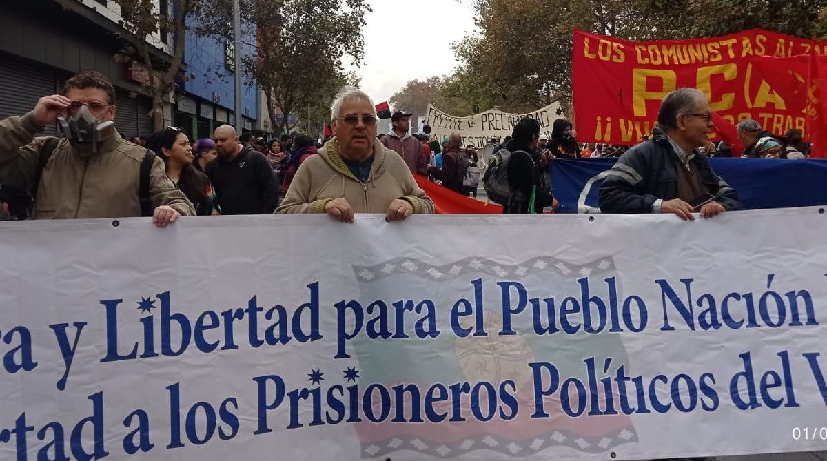 Chile. 1° de Mayo: Policía militar intenta brutalmente interrumpir sin éxito acto de las y los trabajadores de clase