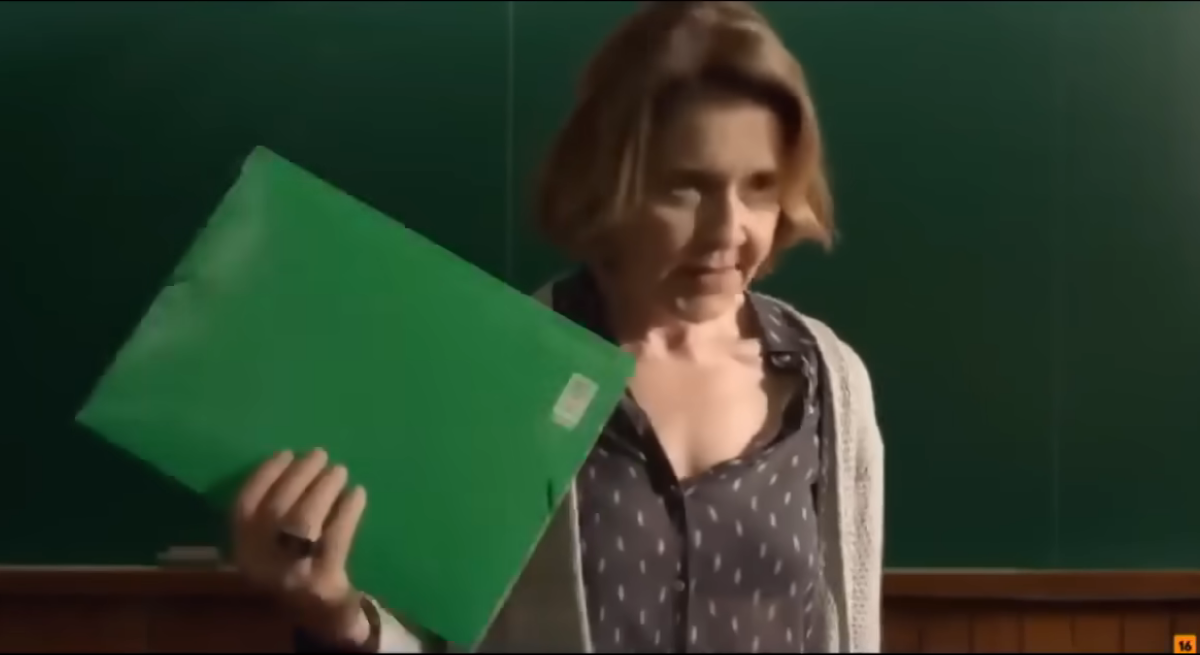 ¿Esta carpeta es verde o roja?